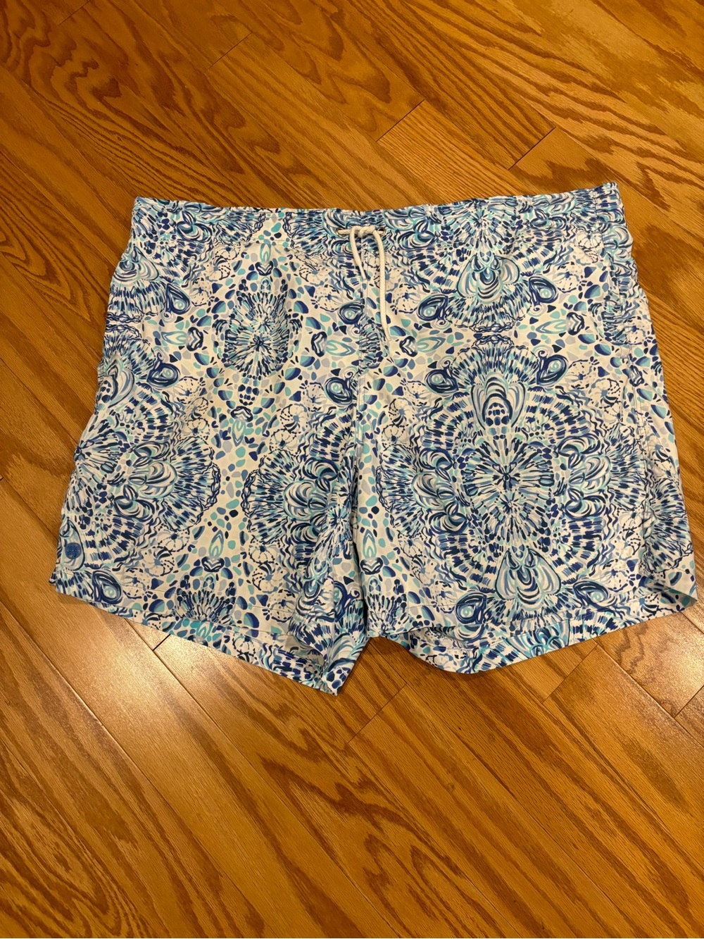 Lilly Pulitzer Mens Capri Swim Trunks in Call My Shell Phone Print Size L Resort